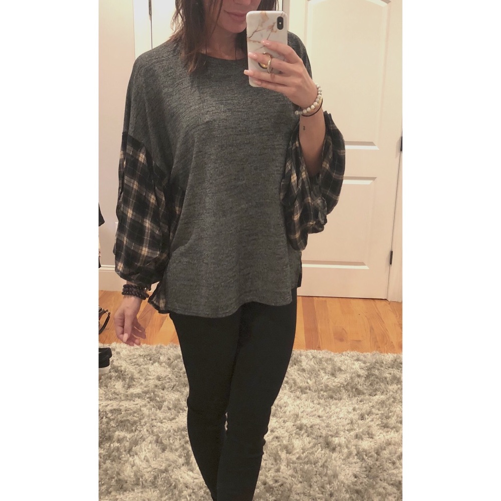 contrasting bubble sleeve knit top